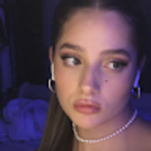 Meet your Posher, Chloe